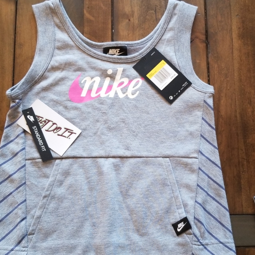 NWT girls Nike tank top.